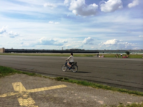 Biking in Tempelhof #Berlin | www.the-wild-child.com